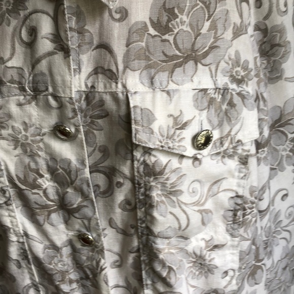 Lucy and Laurel Linen Crop Jacket White Grey - Picture 10 of 15